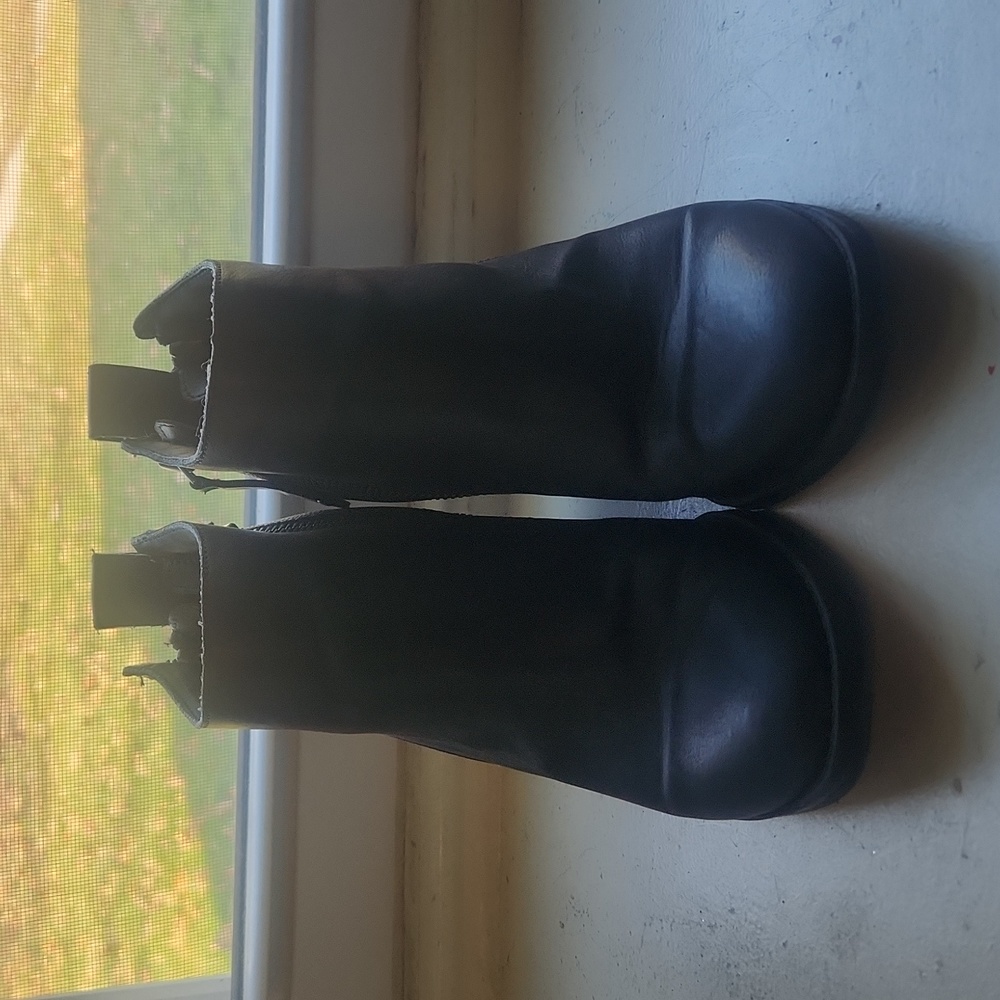 Booties size 7 - Picture 2 of 5